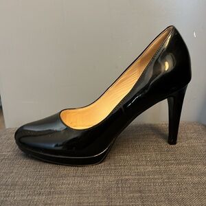 Hard to find! Cole Haan Nike Air black patent pumps, size 6B. Ships fast